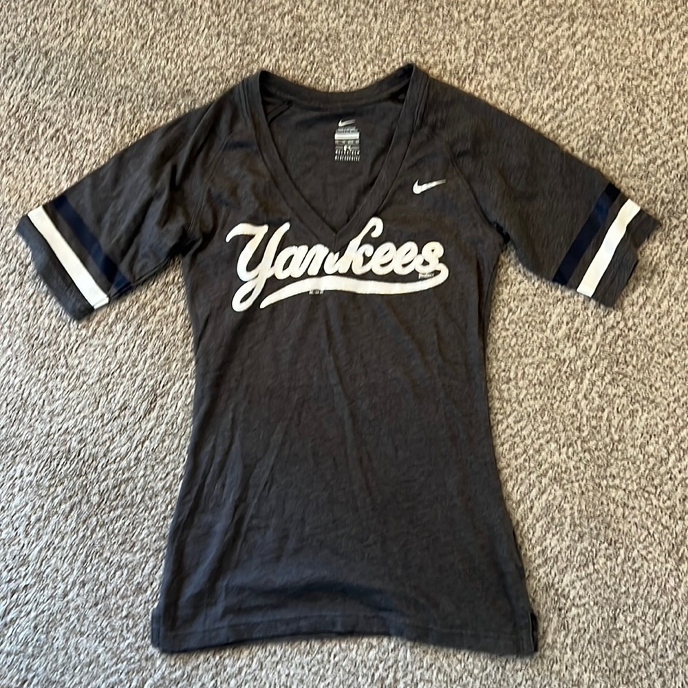 Women’s Nike shirt Yankees